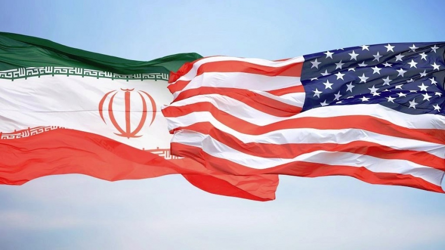 Iran lần đầu tiên xác nhận các cuộc đàm phán gián tiếp với Mỹ